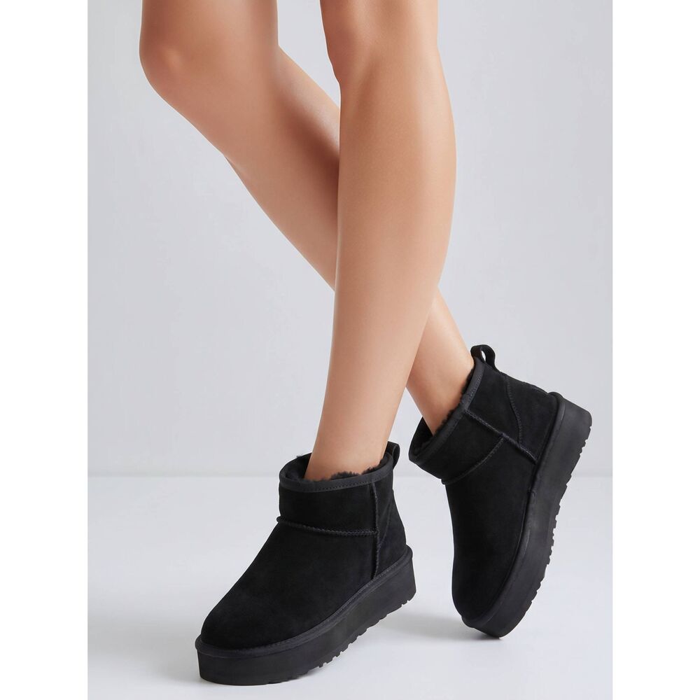 💬🩵NIB Black Faux Fur Lined Platform Booties Size 8